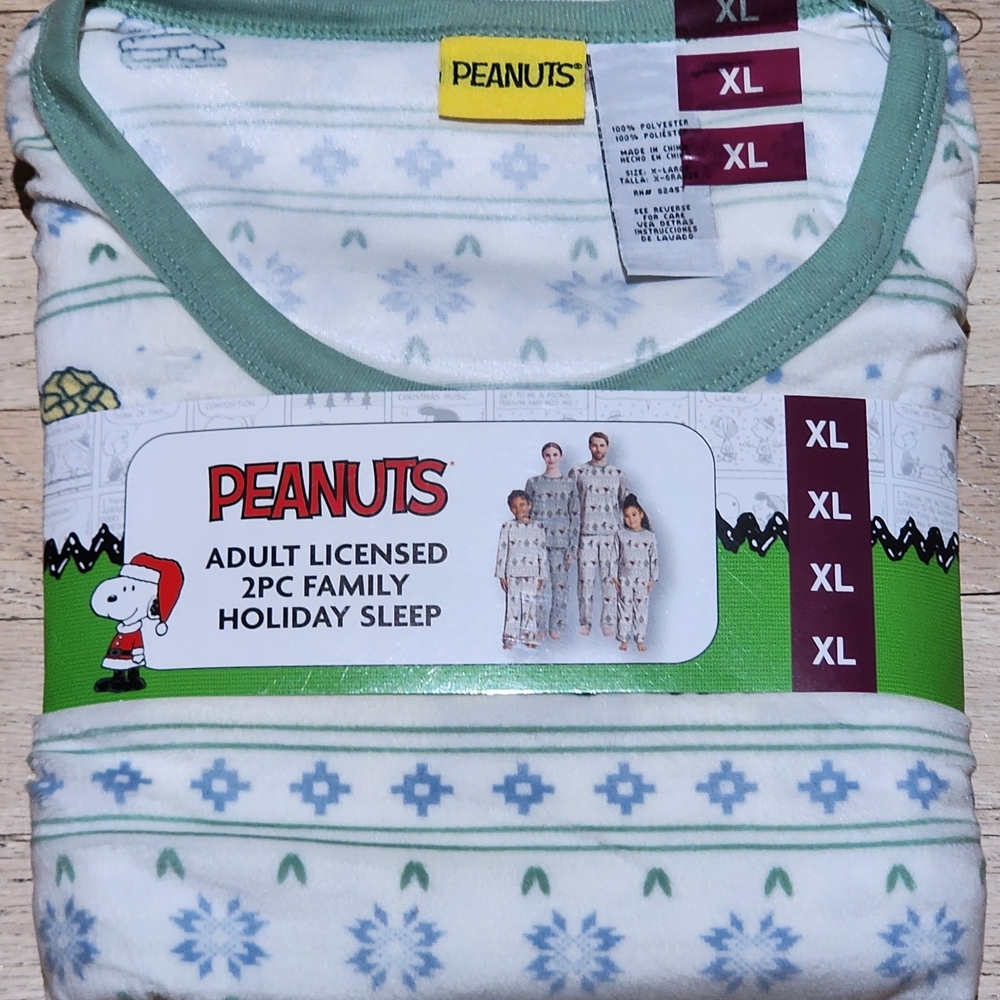 Peanuts Adult Pajama Set - Green and White